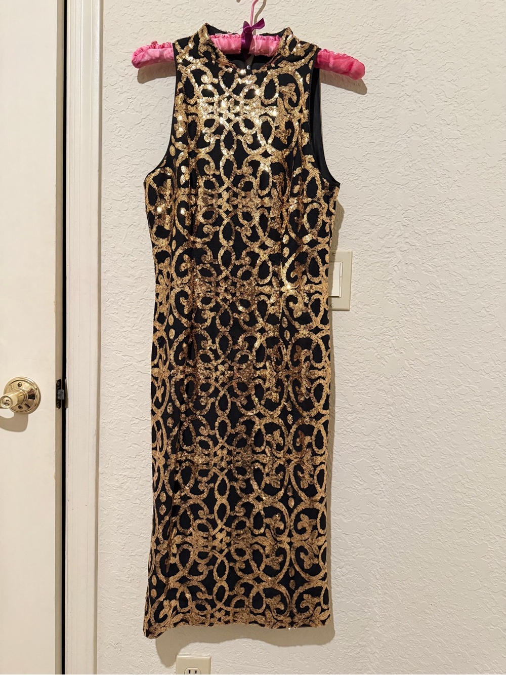 Party Sleeveless Black Dress with Gold Sequin Pattern
